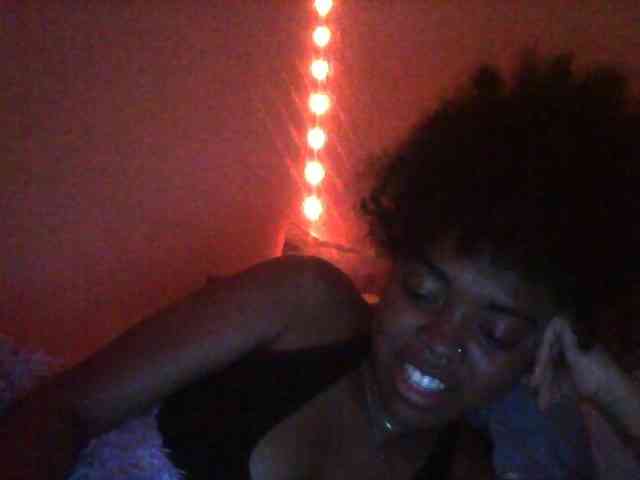 SexyFrenchDoll webcam