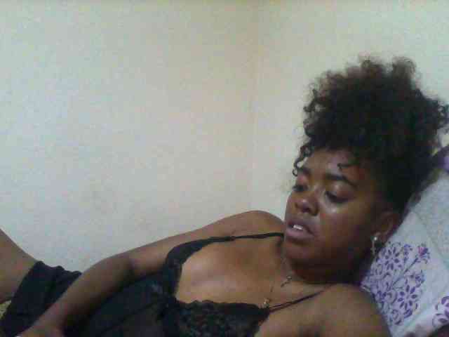 SexyFrenchDoll webcam