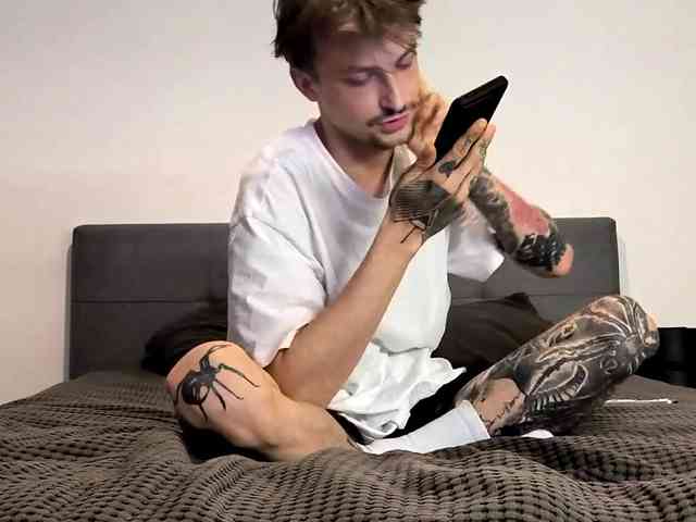 SaymonFeet Live Webcam on BongaCams