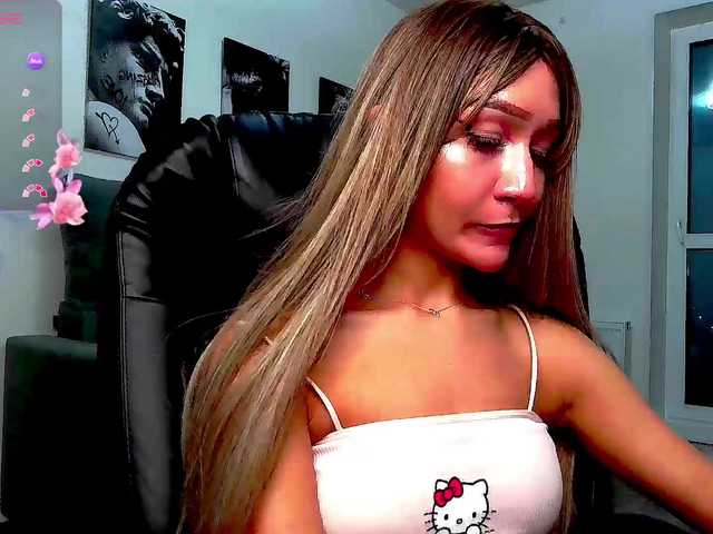 le modèle LisaShultz est en webcam porno dans un show sur le site bongacams, il possède les tags suivants: Latino/Hispanic,Blonde,Shaved