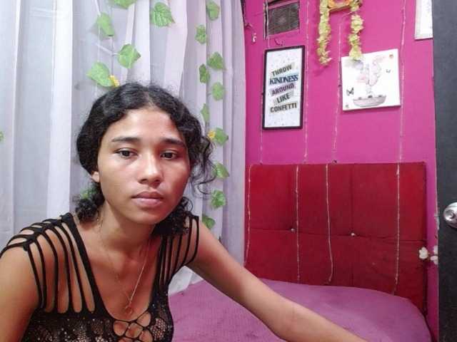 zarinabeautiful's BongaCams show and profile