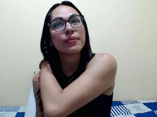 missbluu Live Webcam on BongaCams