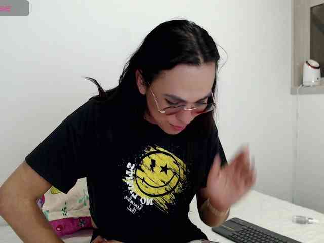 missbluu Live Webcam on BongaCams