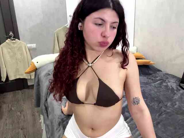BabyJune18 webcam