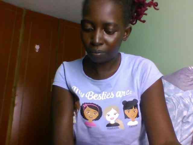 Juicyneema Live Webcam on BongaCams