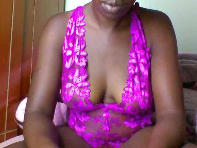 Juicyneema Live Webcam on BongaCams