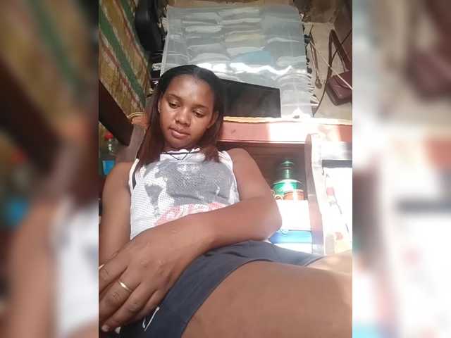 Sarah02 Live Cam on BongaCams