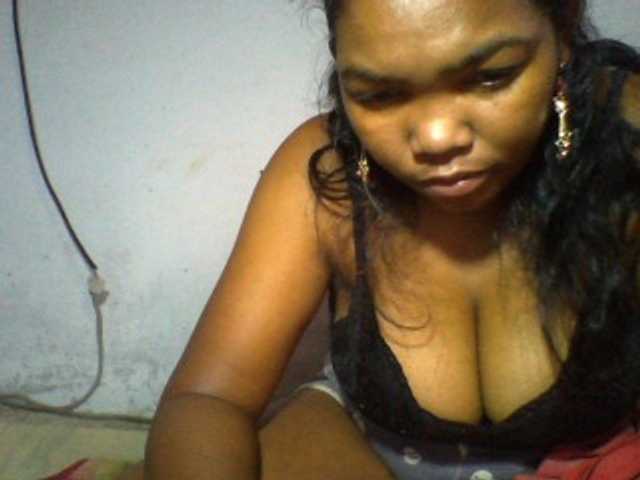 le modèle Alexcia est en webcam porno dans un show sur le site bongacams, il possède les tags suivants: White/Caucasian,Brunette,Hairy