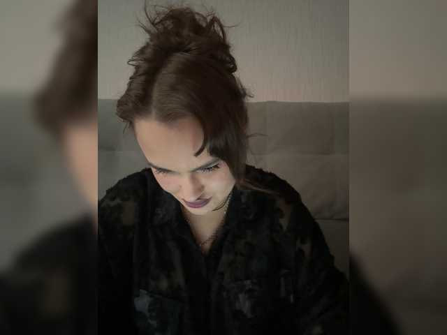 le modèle Sweetgirl31111 est en webcam porno dans un show sur le site bongacams, il possède les tags suivants: White/Caucasian,Brunette,Shaved