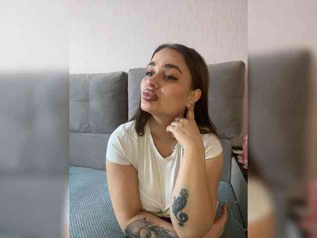 Sweetgirl31111 webcam