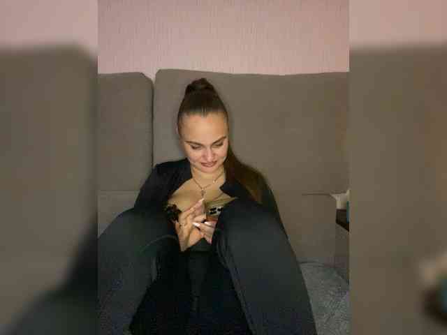 Sweetgirl31111 webcam