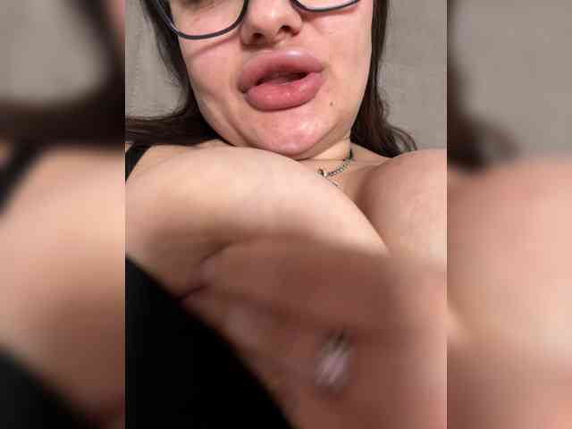 Sweetgirl31111 webcam