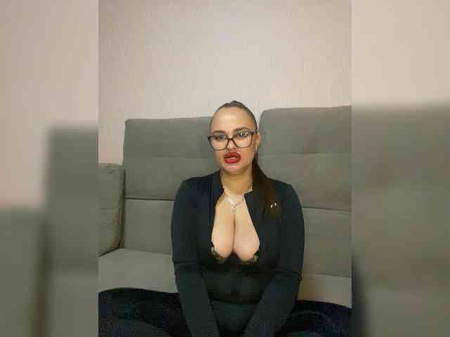 Sweetgirl31111 webcam