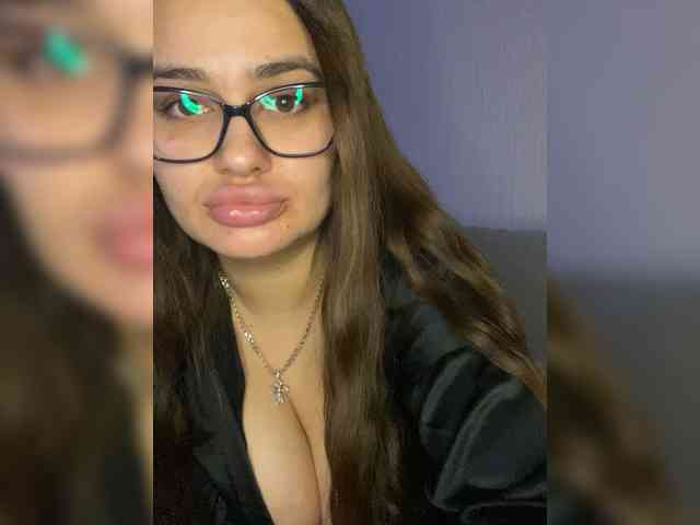 Sweetgirl31111 webcam