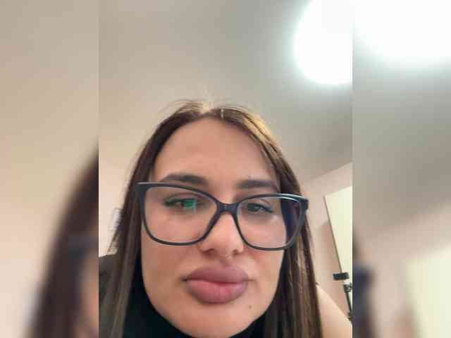 Sweetgirl31111 webcam