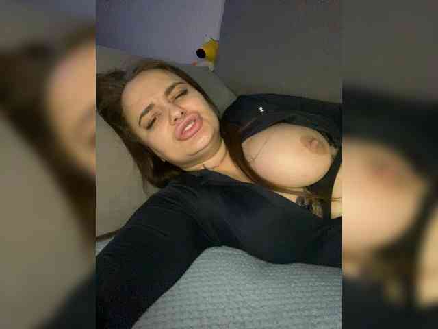 Sweetgirl31111 webcam