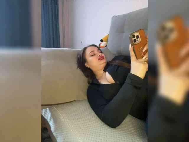 Sweetgirl31111 webcam