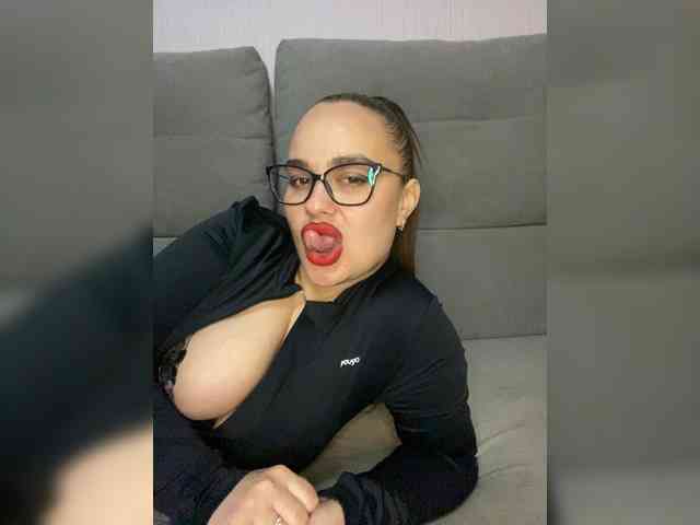 Sweetgirl31111 webcam