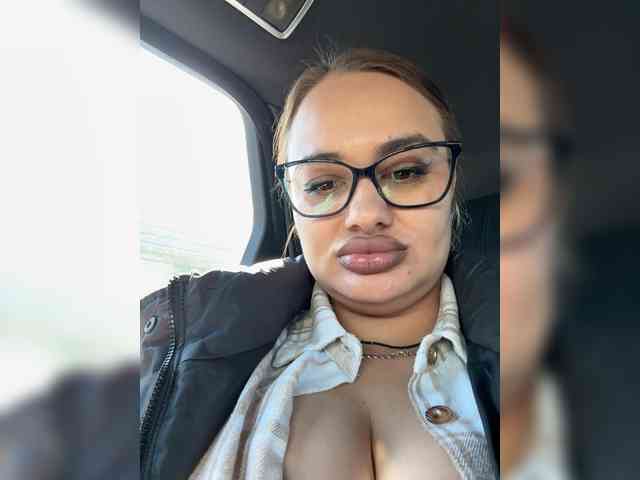 Sweetgirl31111 webcam