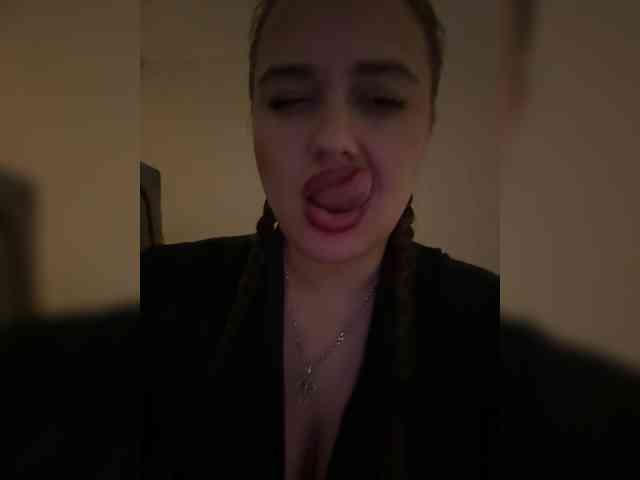 Sweetgirl31111 webcam