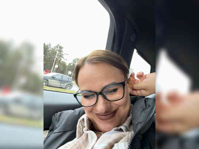 Sweetgirl31111 webcam