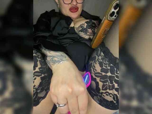 Sweetgirl31111 webcam