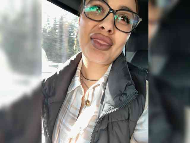 Sweetgirl31111 webcam