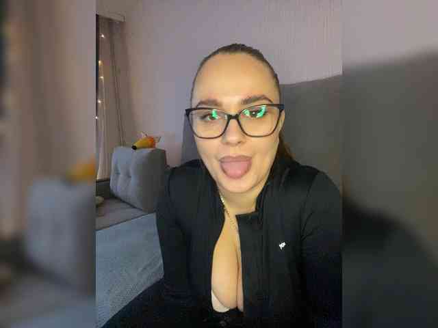 Sweetgirl31111 webcam