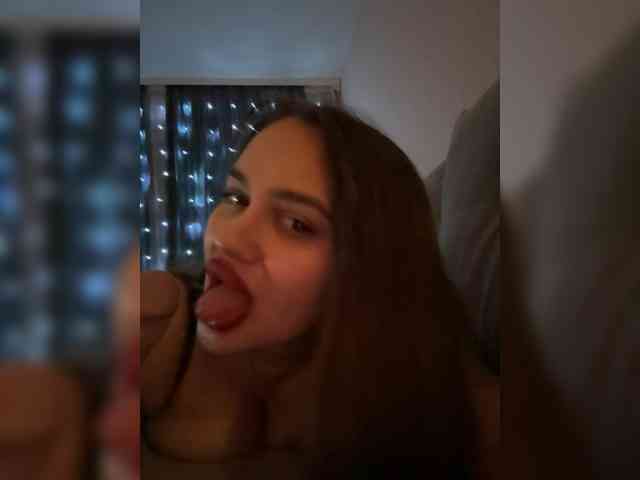 Sweetgirl31111 webcam