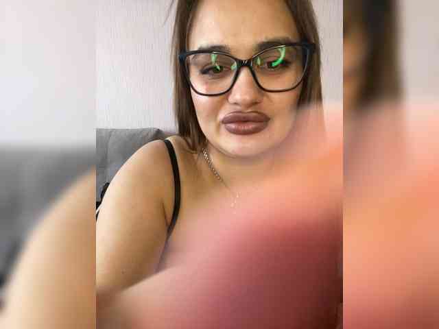 Sweetgirl31111 webcam