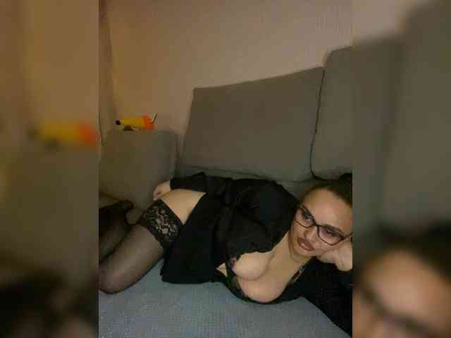 Sweetgirl31111 webcam