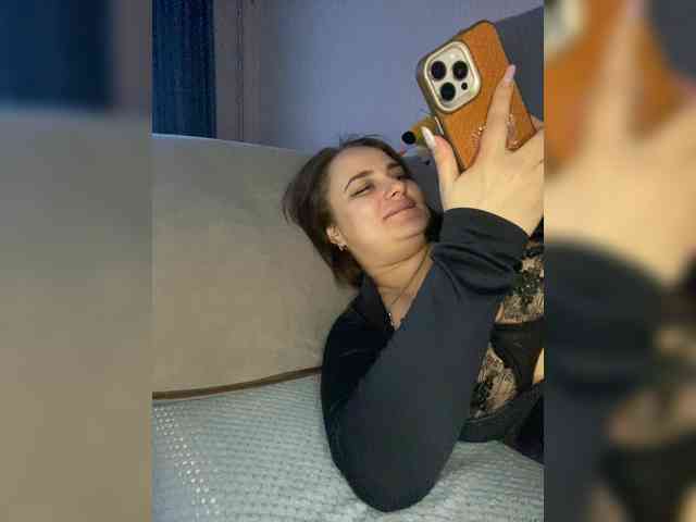 Sweetgirl31111 webcam