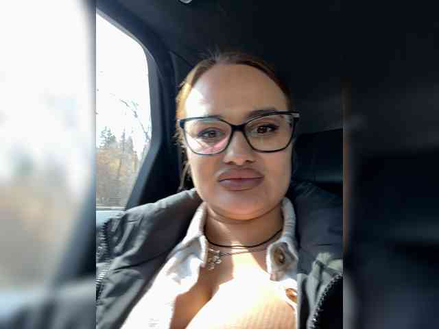 Sweetgirl31111 webcam