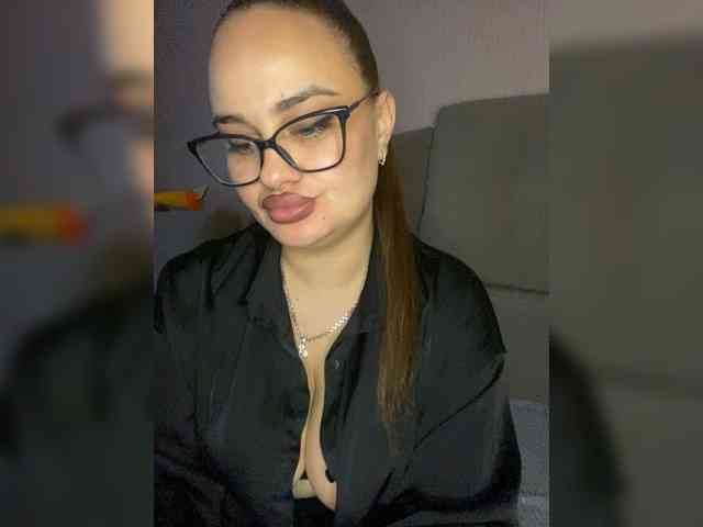 Sweetgirl31111 webcam