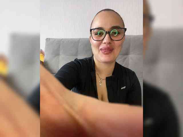 Sweetgirl31111 webcam