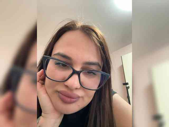 Sweetgirl31111 webcam