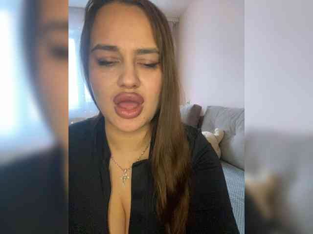 Sweetgirl31111 webcam