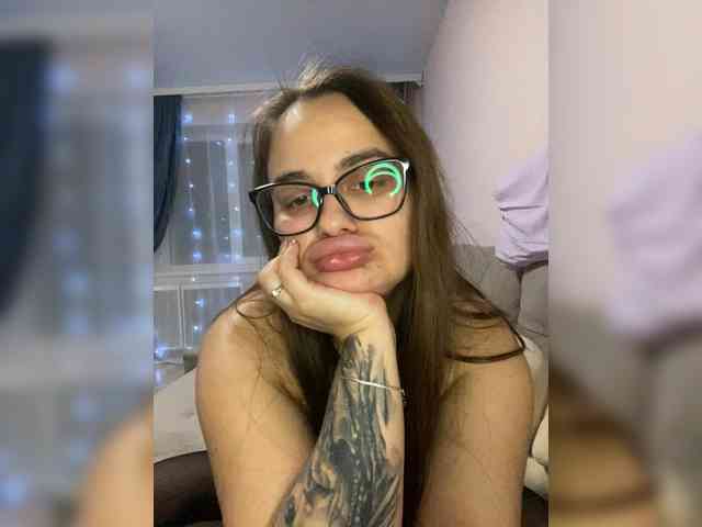 Sweetgirl31111 webcam