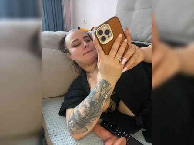 Sweetgirl31111 webcam