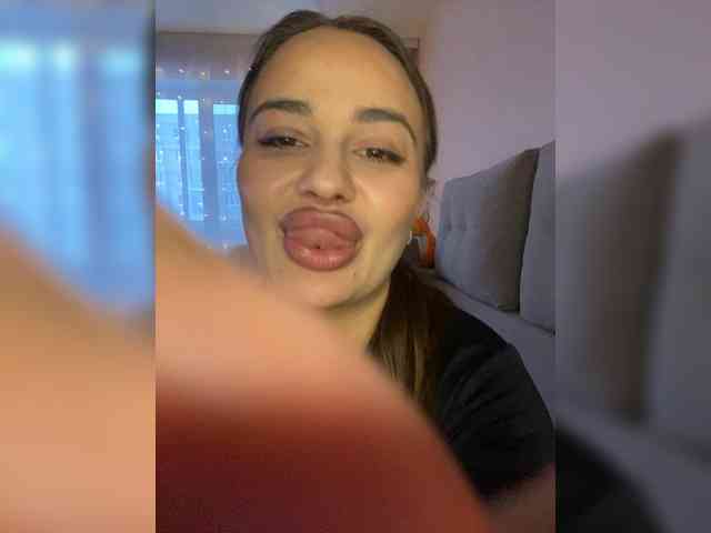 Sweetgirl31111 webcam