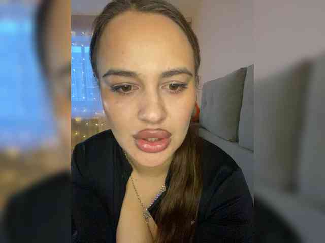 Sweetgirl31111 webcam