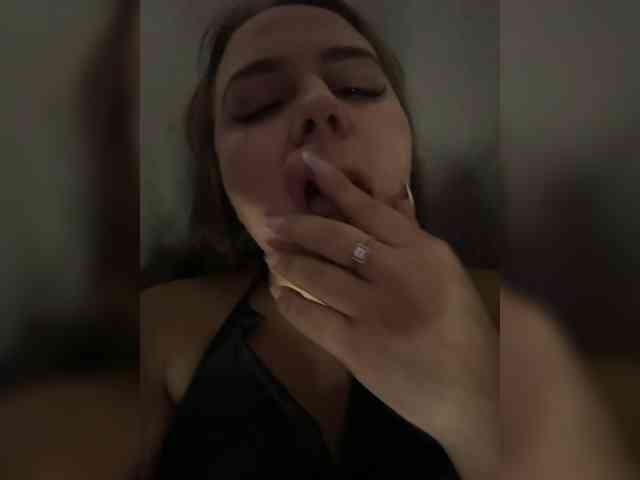 Sweetgirl31111 webcam