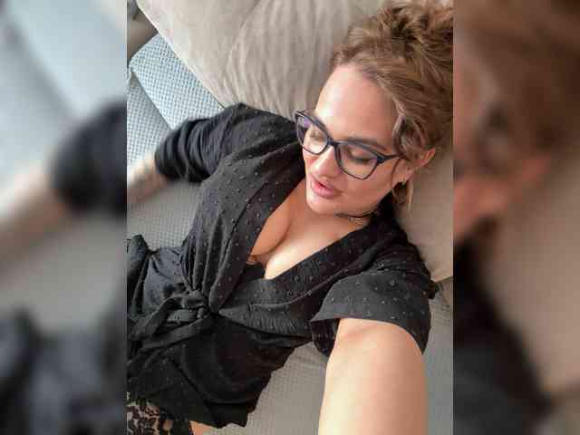 Sweetgirl31111 webcam