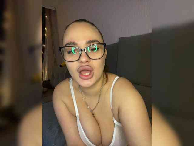 Sweetgirl31111 webcam