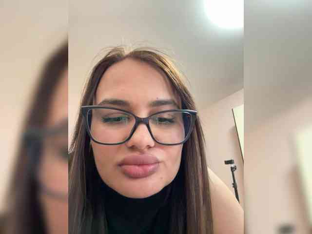 Sweetgirl31111 webcam