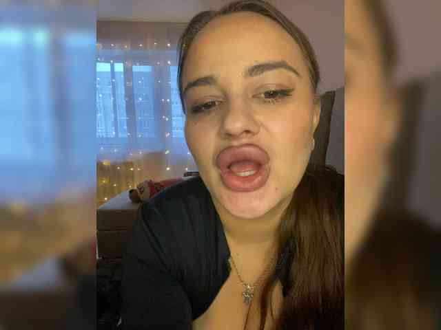 Sweetgirl31111 webcam