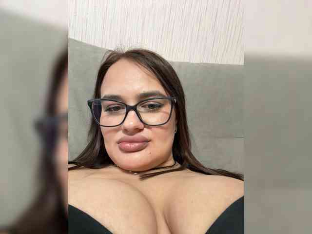 Sweetgirl31111 webcam