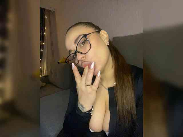 Sweetgirl31111 webcam