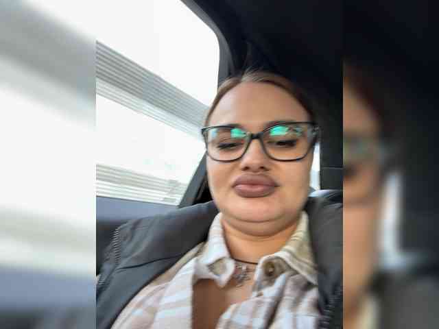 Sweetgirl31111 webcam