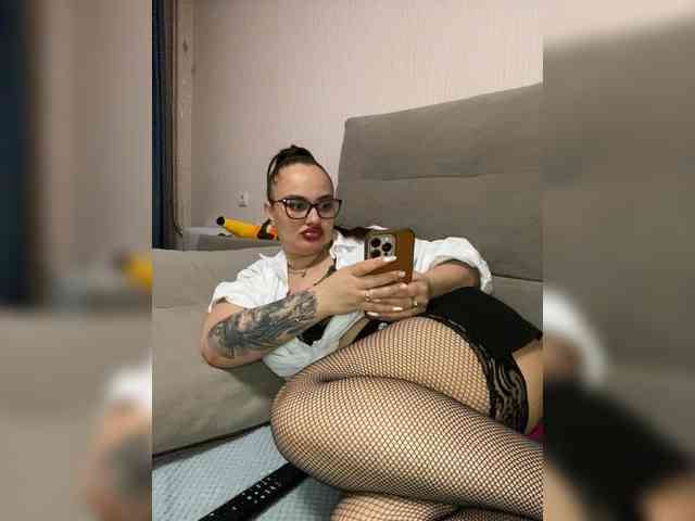 Sweetgirl31111 webcam